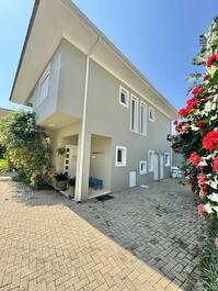 Casa em condomínio na praia de Juquehy CA0314