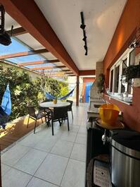 Casa em condomínio na praia de Juquehy CA0314