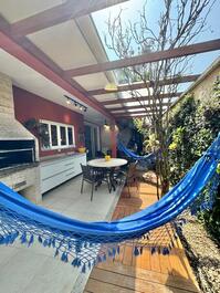 Casa em condomínio na praia de Juquehy CA0314