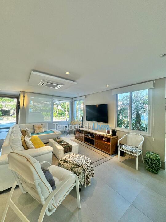 House for vacation rental in São Sebastião (Praia da Baleia)