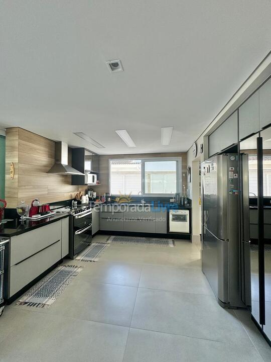 House for vacation rental in São Sebastião (Praia da Baleia)