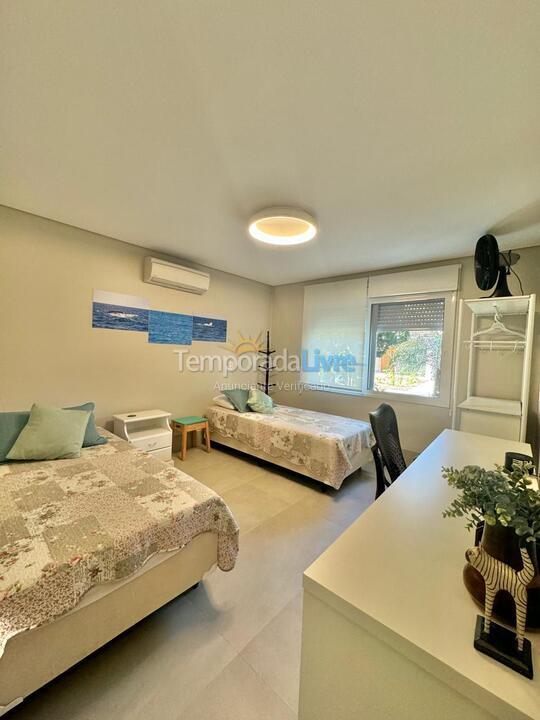 House for vacation rental in São Sebastião (Praia da Baleia)