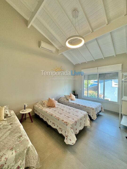 House for vacation rental in São Sebastião (Praia da Baleia)
