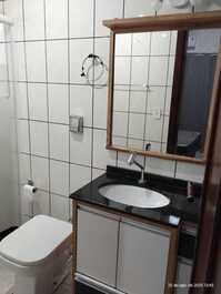 Apartamento com vista lateral para o mar Meia Praia
