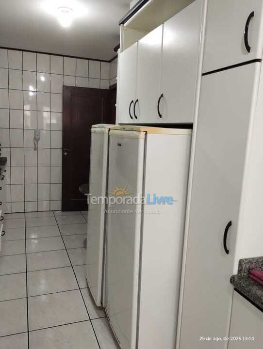 Apartamento para aluguel de temporada em Itapema (Meia Praia)