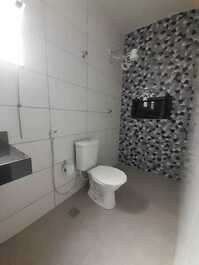 Acogedor apartamento con aire acondicionado.