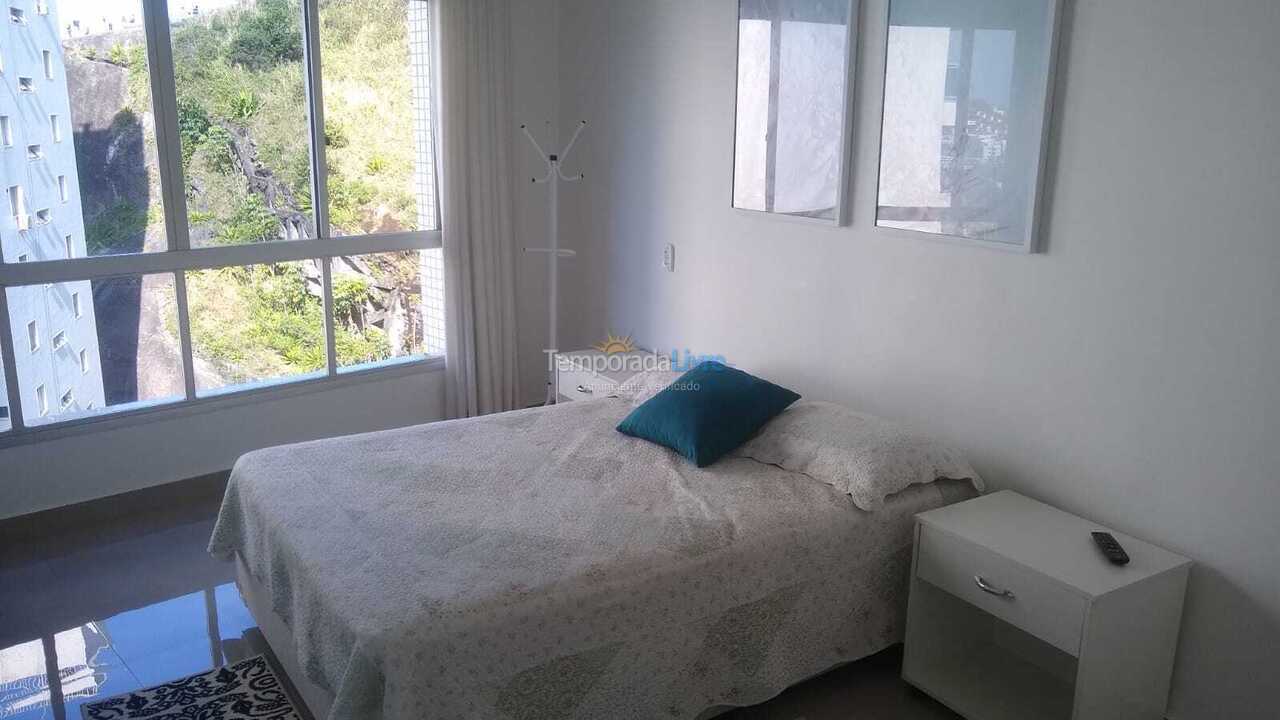 Apartamento para aluguel de temporada em Guarujá (Pitangueiras)