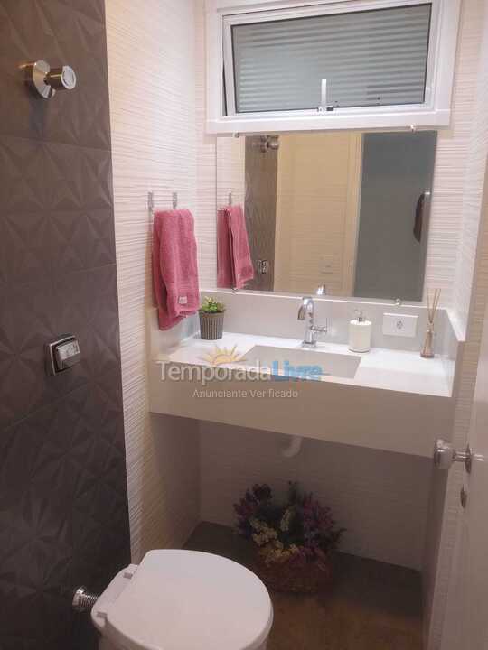 Apartamento para aluguel de temporada em Guarujá (Pitangueiras)