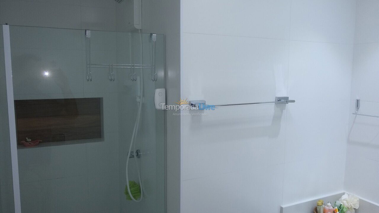 Apartamento para aluguel de temporada em Guarujá (Pitangueiras)