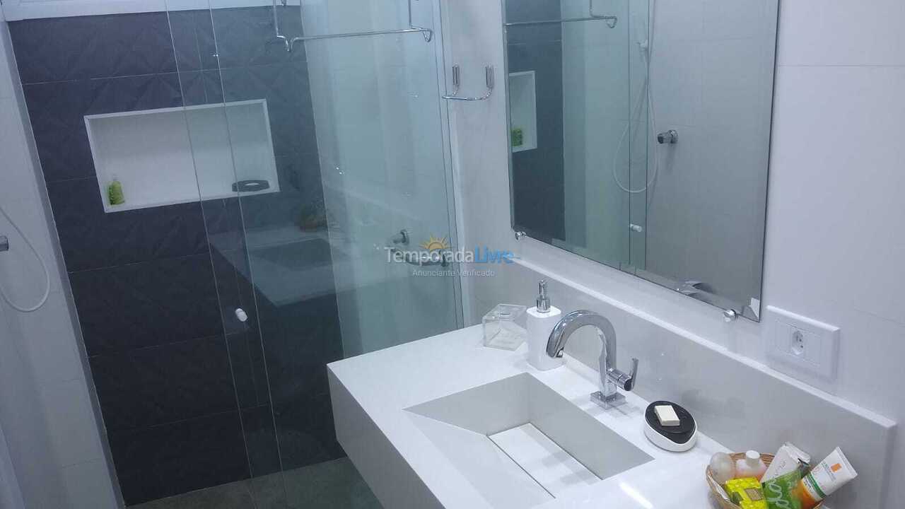Apartamento para aluguel de temporada em Guarujá (Pitangueiras)