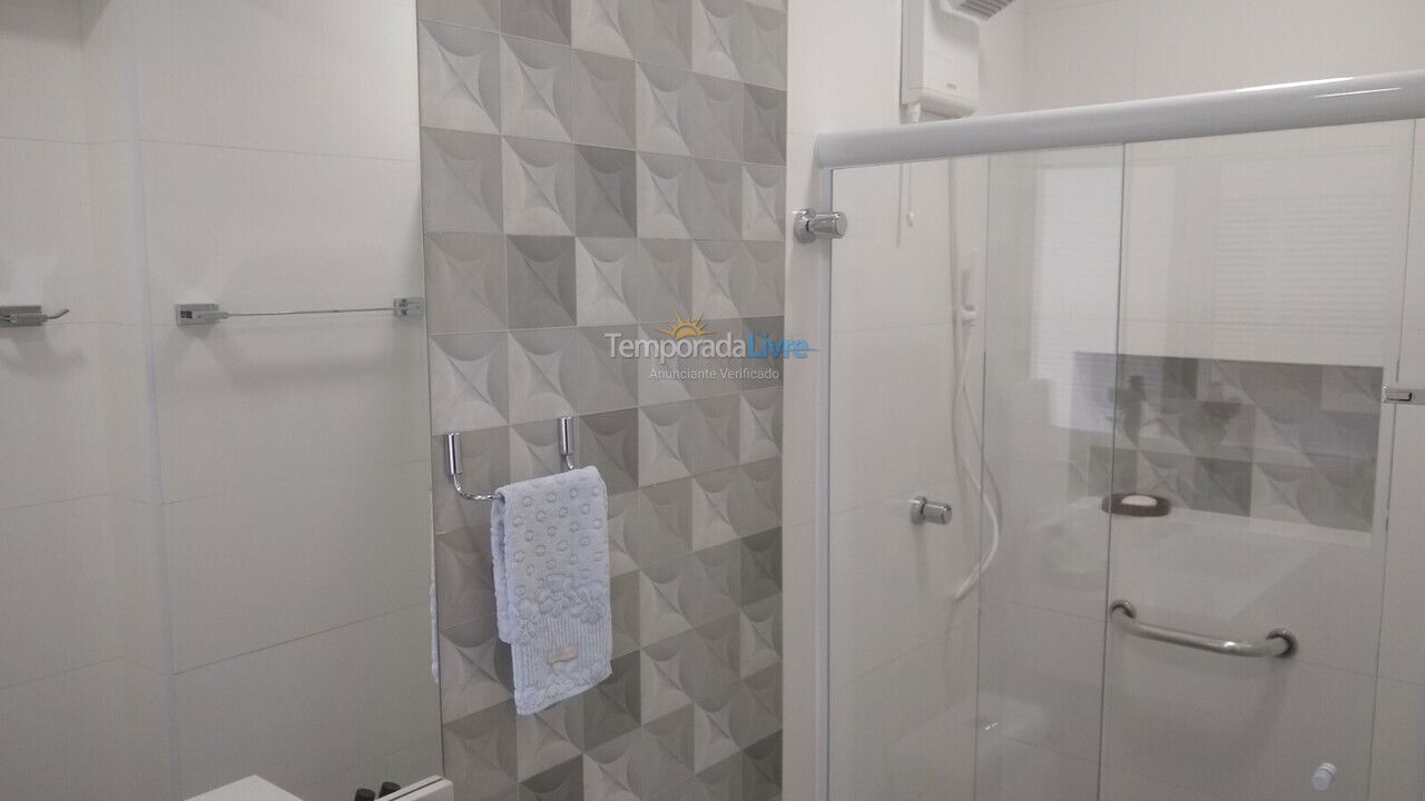 Apartamento para aluguel de temporada em Guarujá (Pitangueiras)