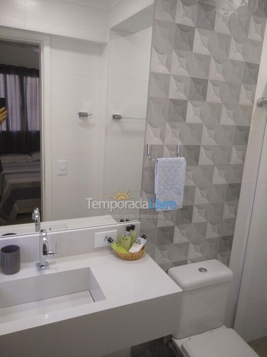 Apartamento para aluguel de temporada em Guarujá (Pitangueiras)
