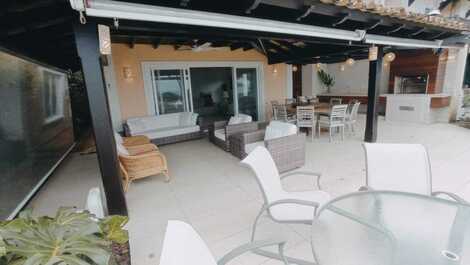 Casa Pé na areia em Juquehy com 4 suítes