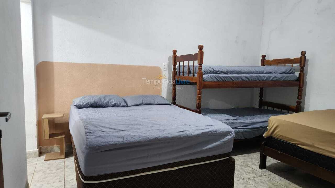Casa para alquiler de vacaciones em Caraguatatuba (Praia das Palmeiras)
