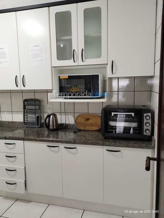 Apartamento para aluguel de temporada em Itapema (Meia Praia)