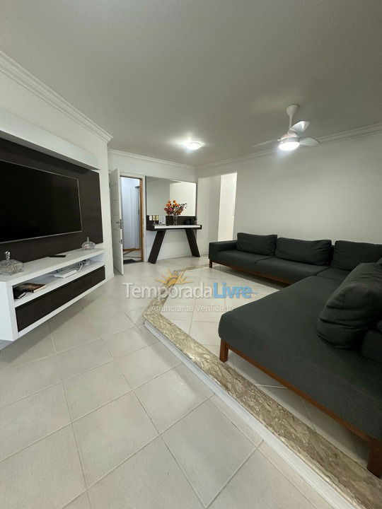Apartamento para aluguel de temporada em Itapema (Meia Praia Quadra do Mar)