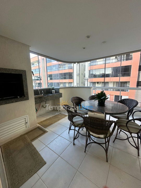 Apartamento para aluguel de temporada em Itapema (Meia Praia Quadra do Mar)