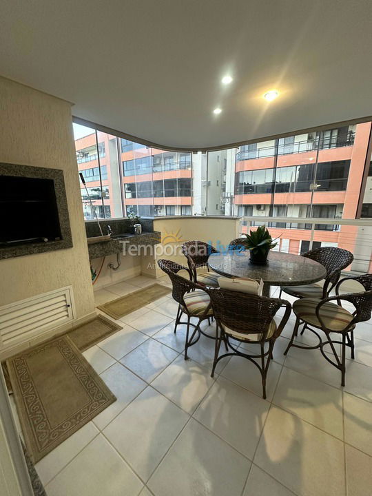 Apartamento para aluguel de temporada em Itapema (Meia Praia Quadra do Mar)