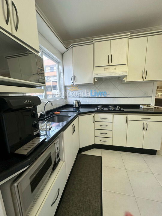 Apartamento para aluguel de temporada em Itapema (Meia Praia Quadra do Mar)