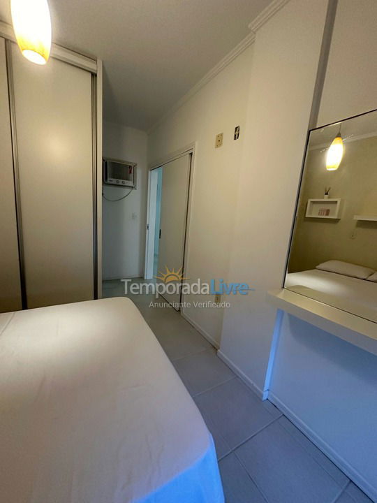 Apartamento para aluguel de temporada em Itapema (Meia Praia Quadra do Mar)