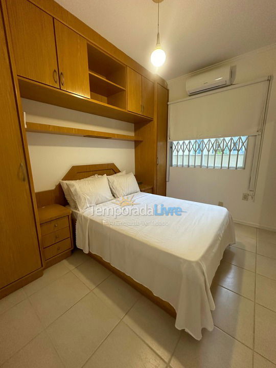 Apartamento para aluguel de temporada em Itapema (Meia Praia Quadra do Mar)