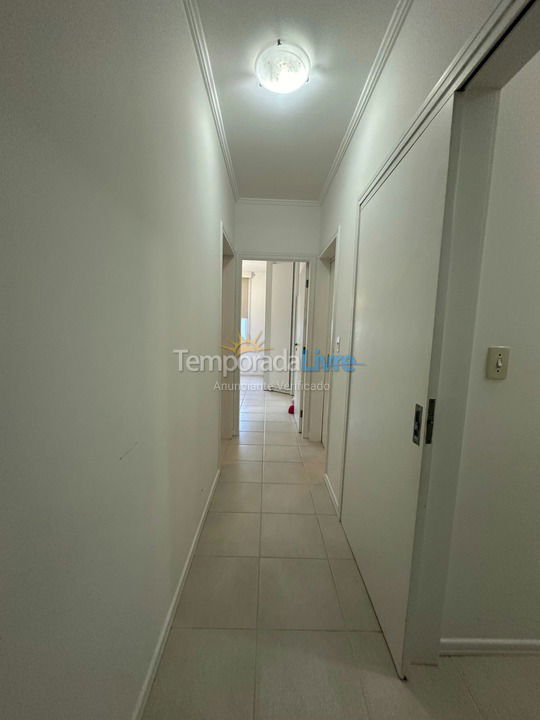 Apartamento para aluguel de temporada em Itapema (Meia Praia Quadra do Mar)