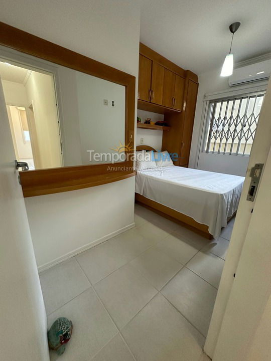 Apartamento para aluguel de temporada em Itapema (Meia Praia Quadra do Mar)