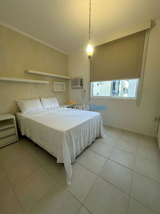 Apartamento para aluguel de temporada em Itapema (Meia Praia Quadra do Mar)