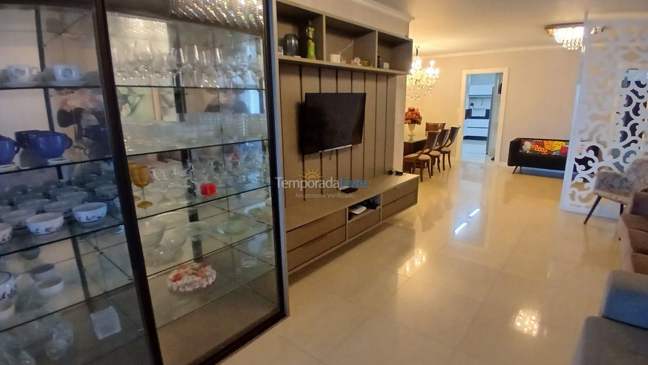 Apartamento para aluguel de temporada em Itapema (Meia Praia)