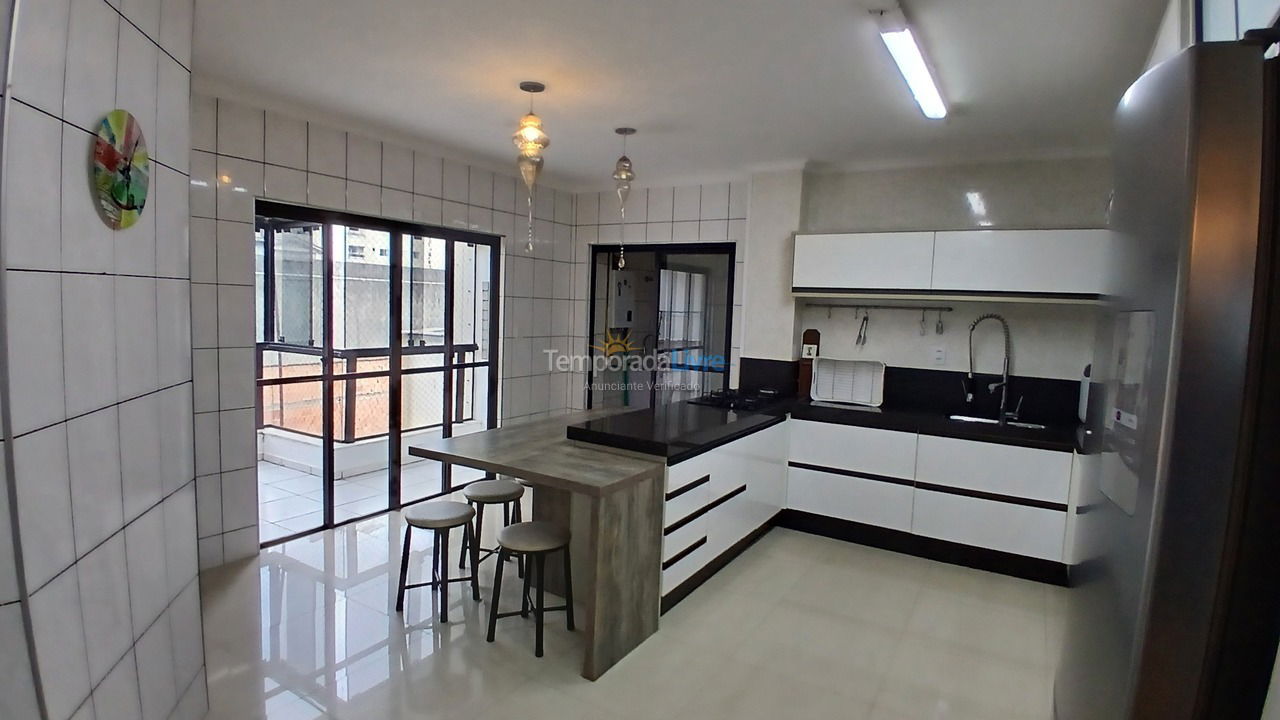 Apartamento para aluguel de temporada em Itapema (Meia Praia)