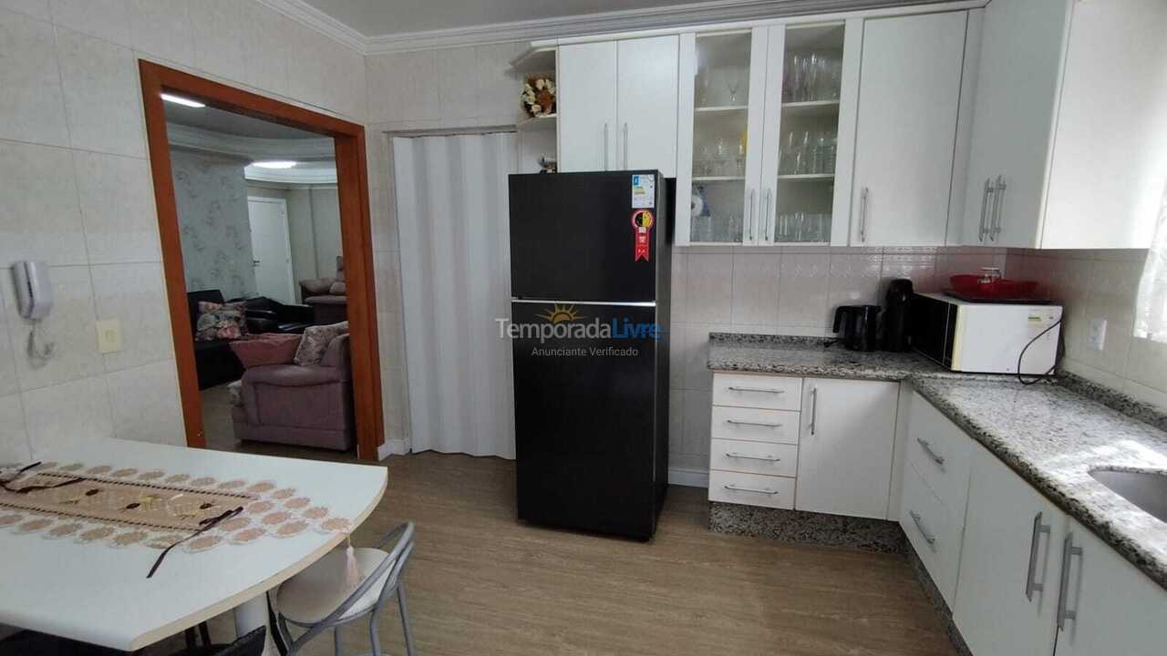 Apartamento para aluguel de temporada em Itapema (Meia Praia)