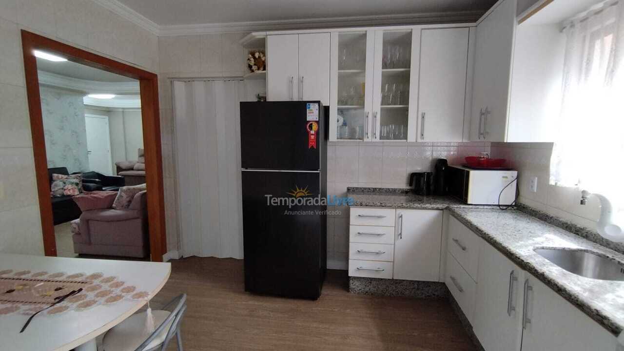 Apartamento para aluguel de temporada em Itapema (Meia Praia)