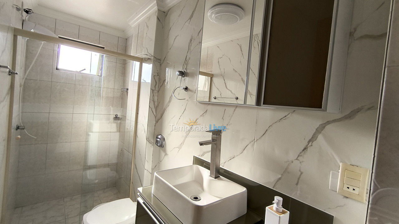 Apartamento para aluguel de temporada em Itapema (Meia Praia)