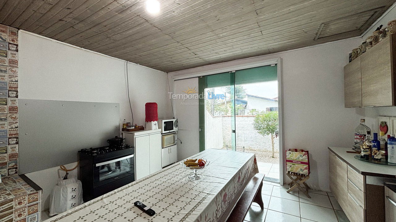 Casa para alquiler de vacaciones em Governador Celso Ramos (Costeira da Armação)