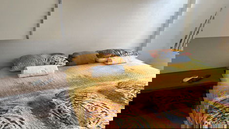 Quarto casal com cama king size 