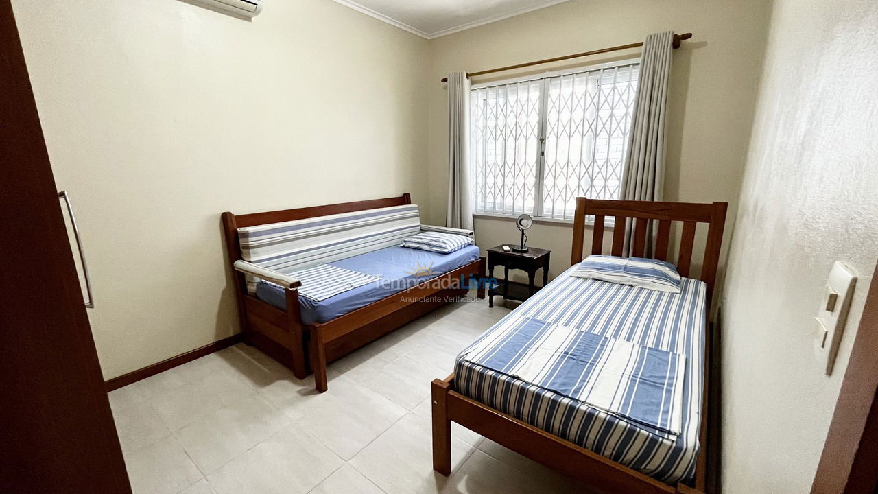 Casa para aluguel de temporada em Florianópolis (Praia da Lagoinha)