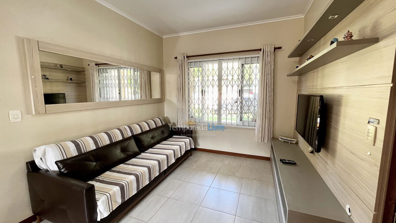 Casa para aluguel de temporada em Florianópolis (Praia da Lagoinha)
