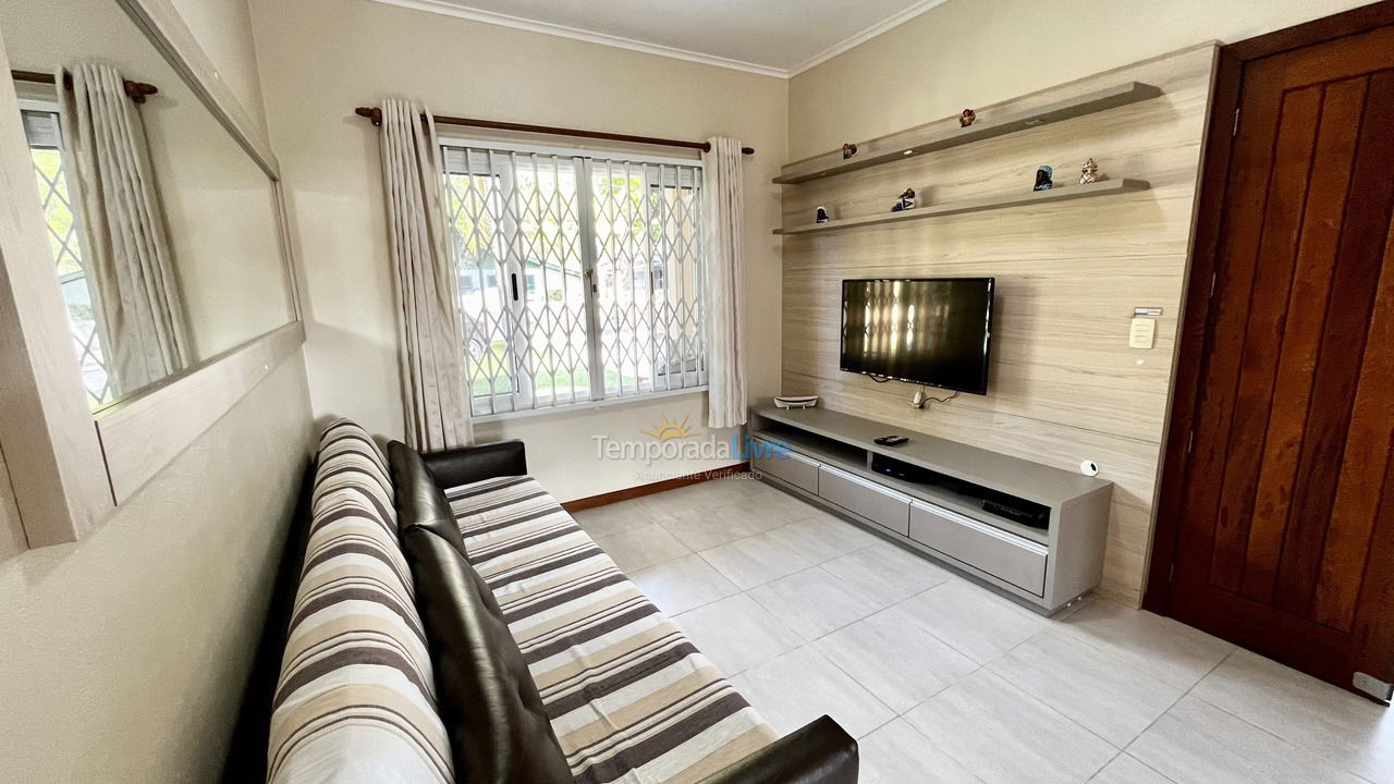Casa para aluguel de temporada em Florianópolis (Praia da Lagoinha)