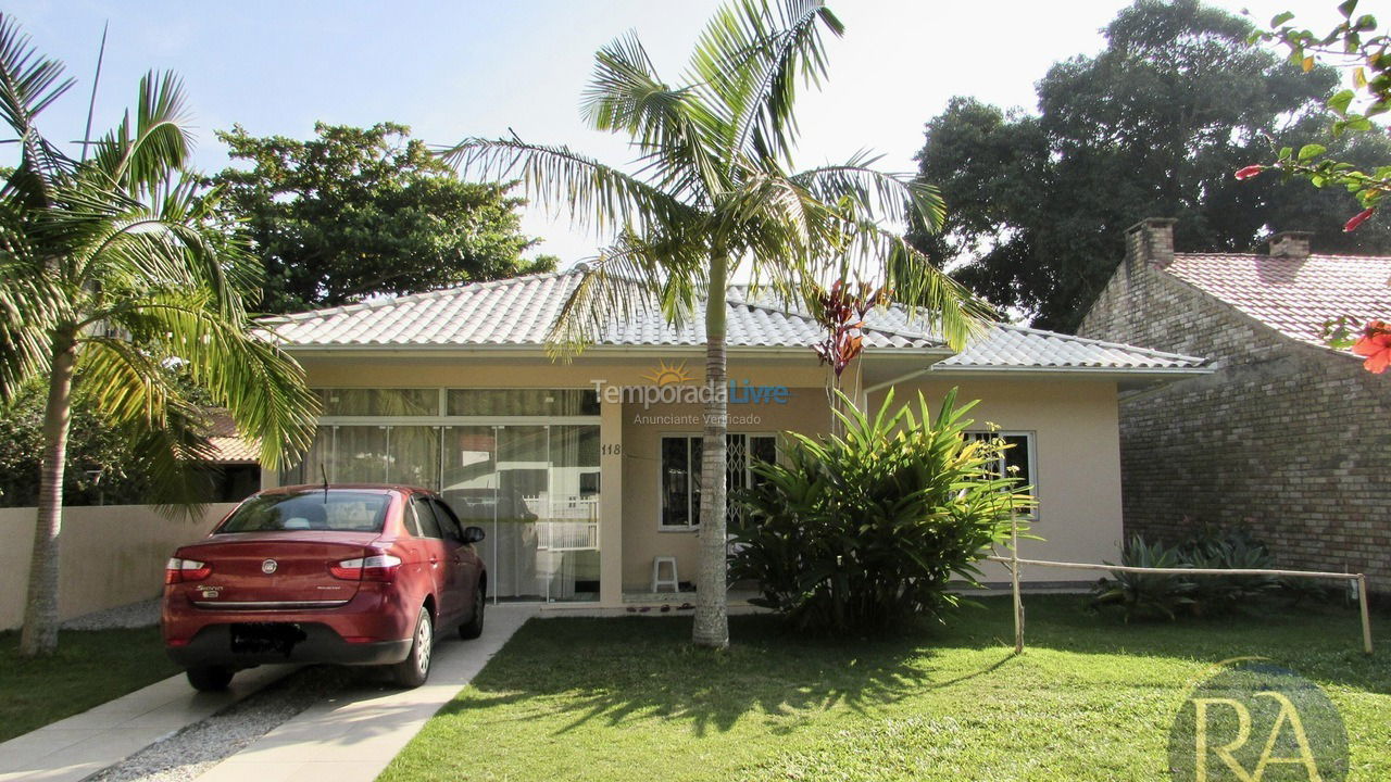 Casa para aluguel de temporada em Florianópolis (Praia da Lagoinha)