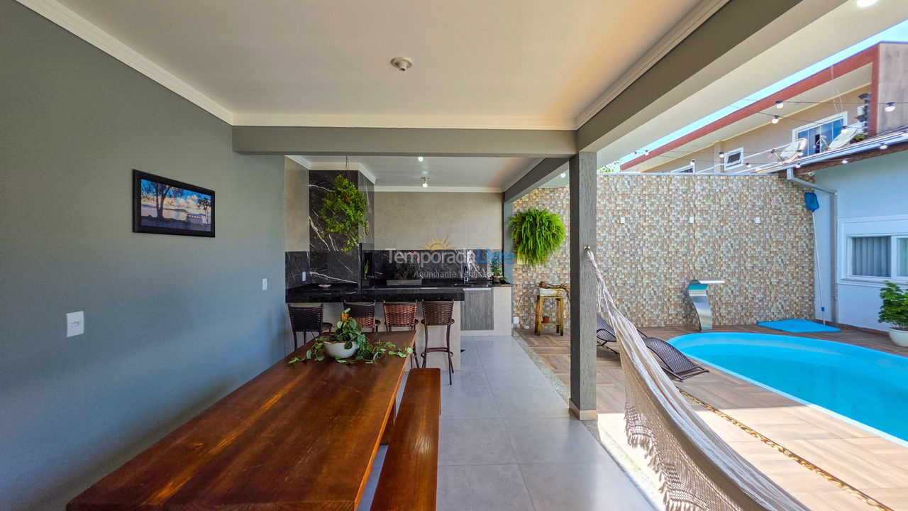 Casa para aluguel de temporada em São Francisco do Sul (Ubatuba)