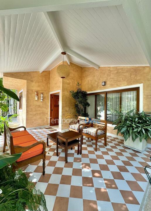 Casa para alquiler de vacaciones em São Sebastião (Praia da Baleia)