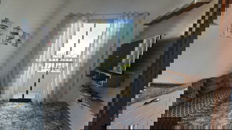 Sala com a uma varanda charmosa e direcionada para o shopping plaza sul 