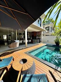Casa em condomínio na praia de Juquehy CA0253