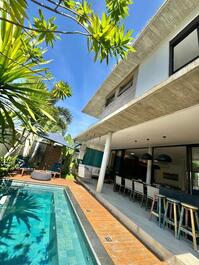 Casa em condomínio na praia de Juquehy CA0253