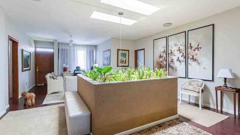 HERMOSA CASA CON JARDÍN CERCA DE LA PLAYA