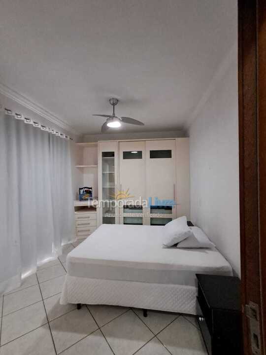 Apartamento para aluguel de temporada em Itapema (Meia Praia)