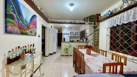 Casa com piscina na praia de Mariscal