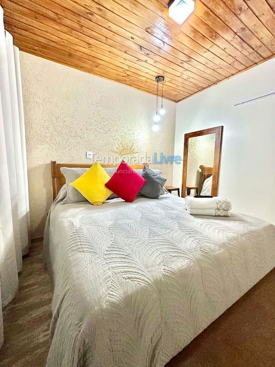 Casa para aluguel de temporada em Campos do Jordão (Jardim Floriano Pinheiro)