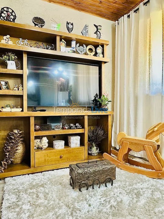 Casa para aluguel de temporada em Campos do Jordão (Jardim Floriano Pinheiro)
