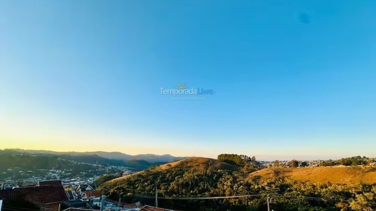 Casa para aluguel de temporada em Campos do Jordão (Jardim Floriano Pinheiro)